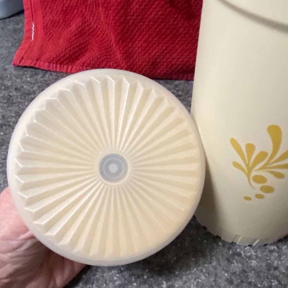 Tupperware 1qt. Pitcher - Picture 6 of 7